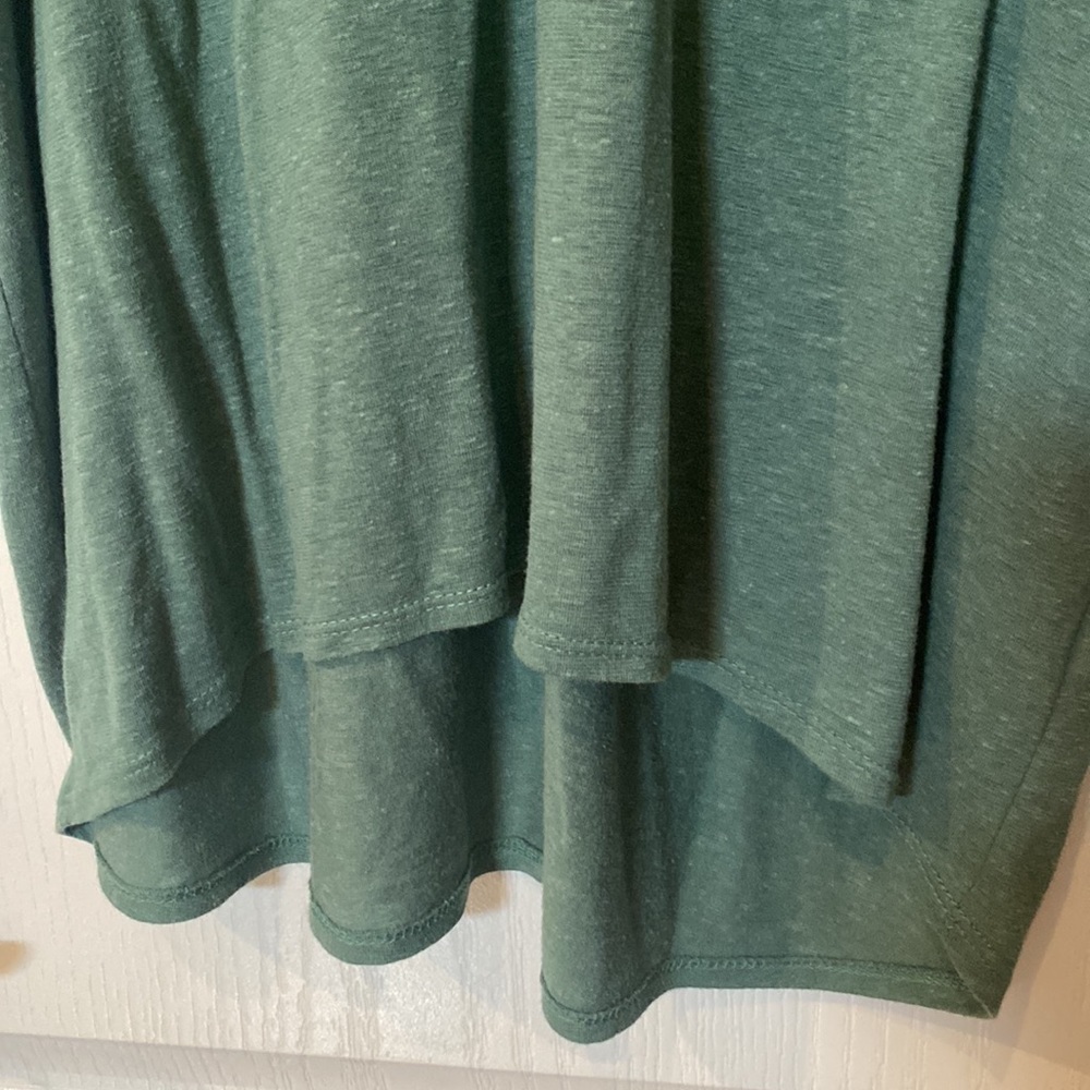 Maitai Sz M Cold shoulder Hilow hem top fits larger - Picture 2 of 5